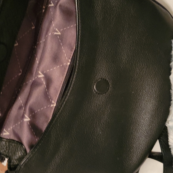 VINCE CAMUTO HANDBAG - Picture 3 of 3